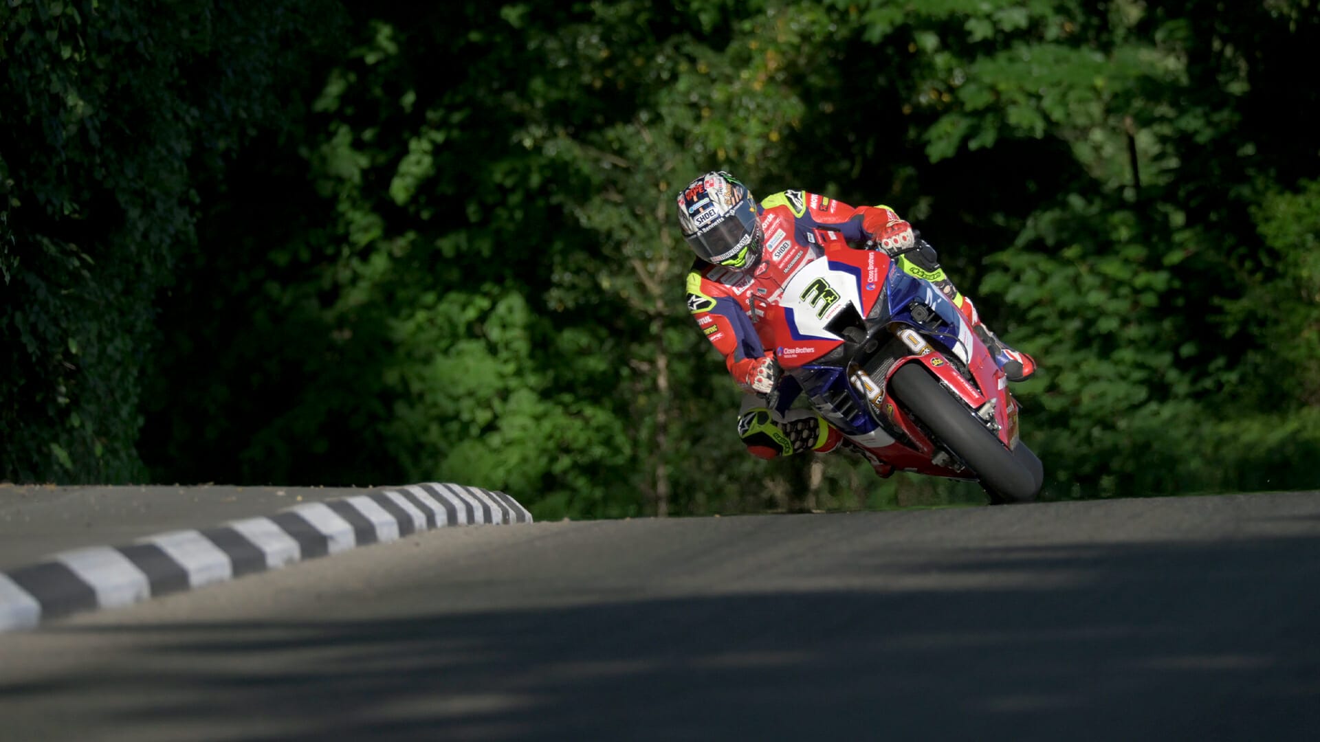 Isle of Man TT: Race fever rises with speeds over 133 mph