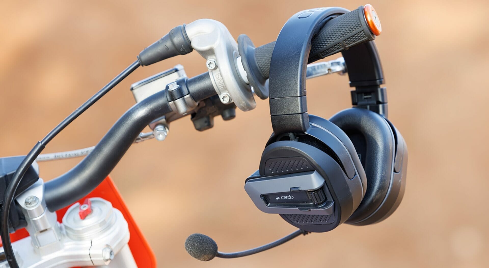 Cardo PACKTALK EDGEPHONES: New communication channels for motorcycle enthusiasts