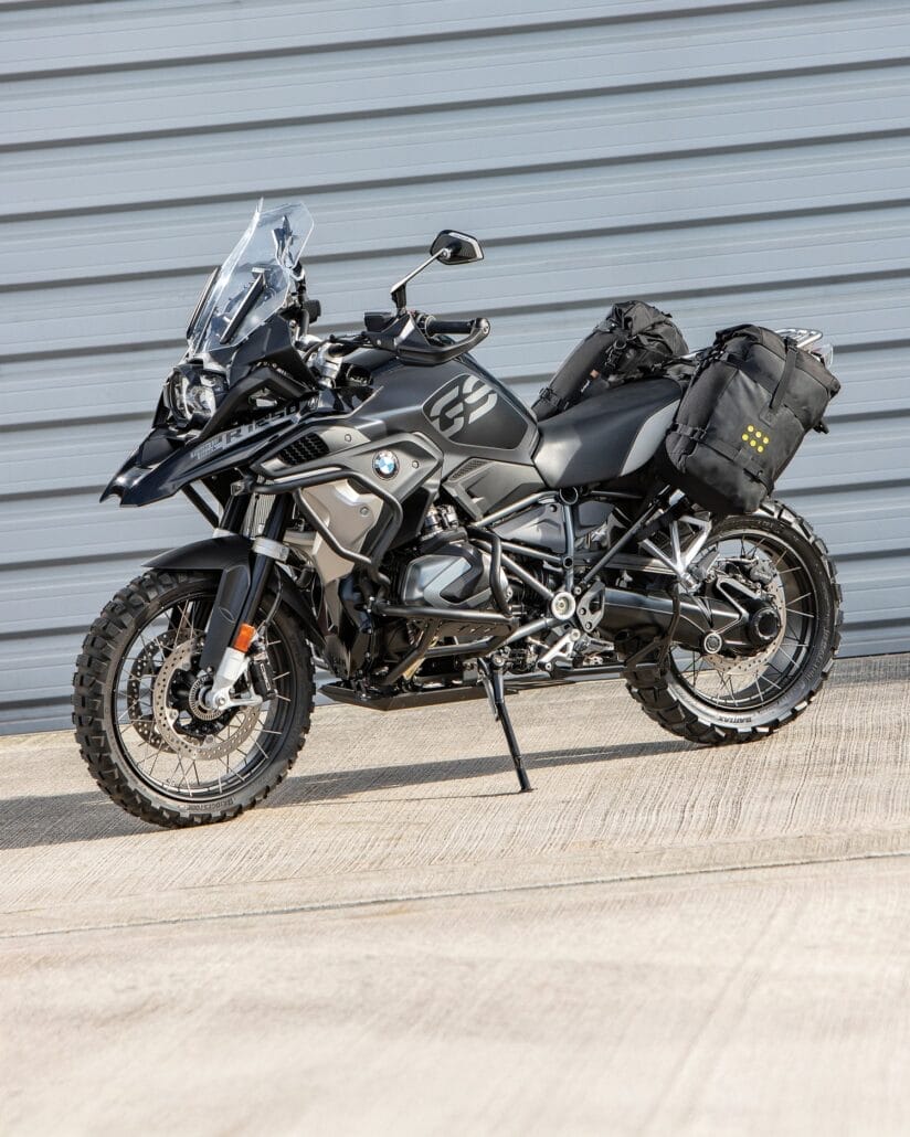 Kriega OS-BASE HIMALAYAN: Rackless-Abenteuertaschen für die Royal Enfield 8 kriega os basegs 1290 os 18s